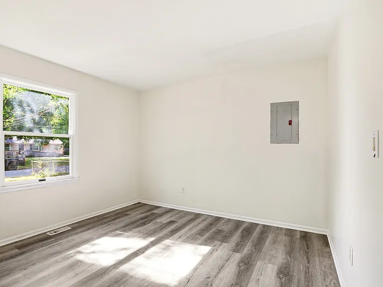 1305 Marshall St — Photo 15