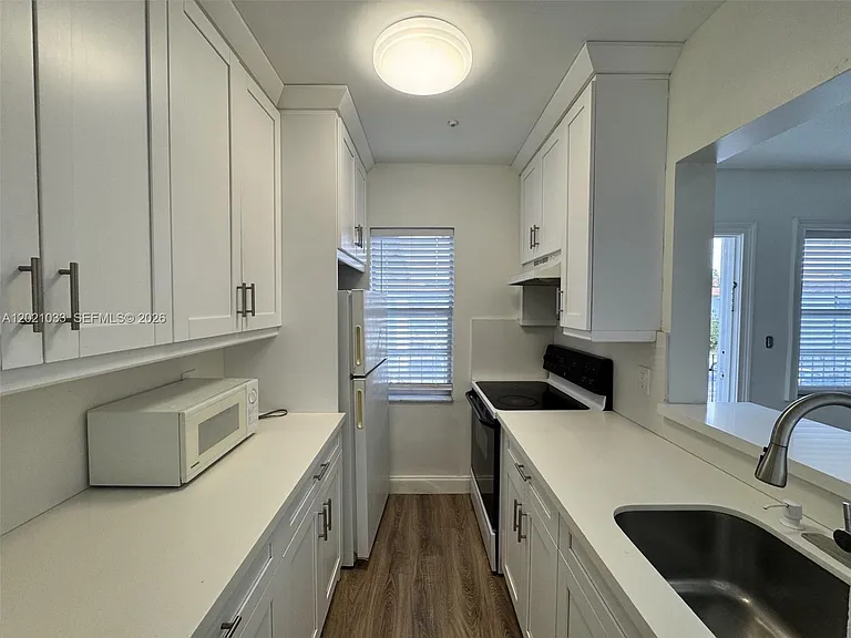 2219 Polk St #4B — Photo 7