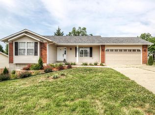 607 Oregon Trail Dr, Saint Charles, MO 63304