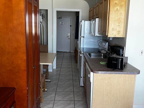 5th image of 701 S Atlantic Ave #207