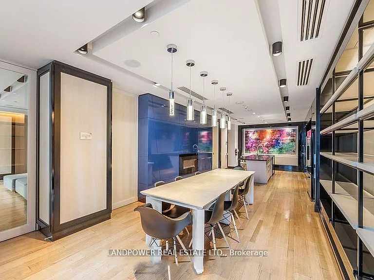 30 Roehampton Ave #313 — Photo 14