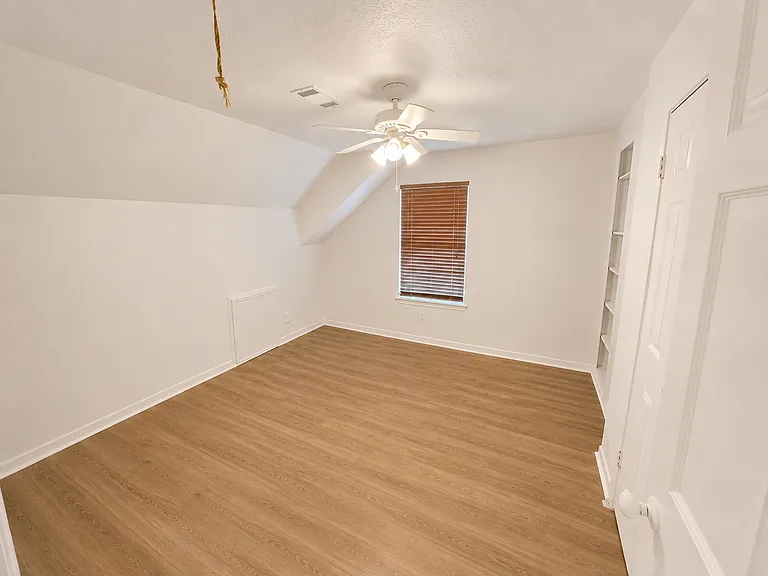 7218 Holder Forest Ct — Photo 26