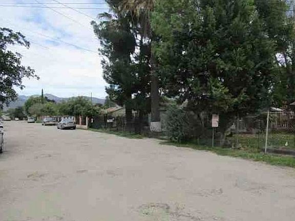 Exterior Neighborhood (street photo)
