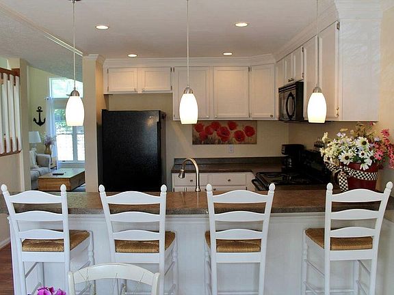 5th image of 18 Leeward Ln