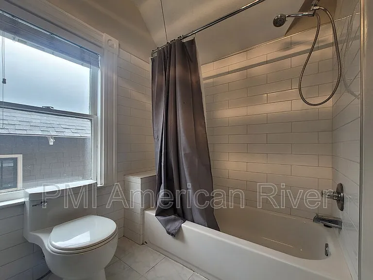 1716 Capitol Ave #5 — Photo 9