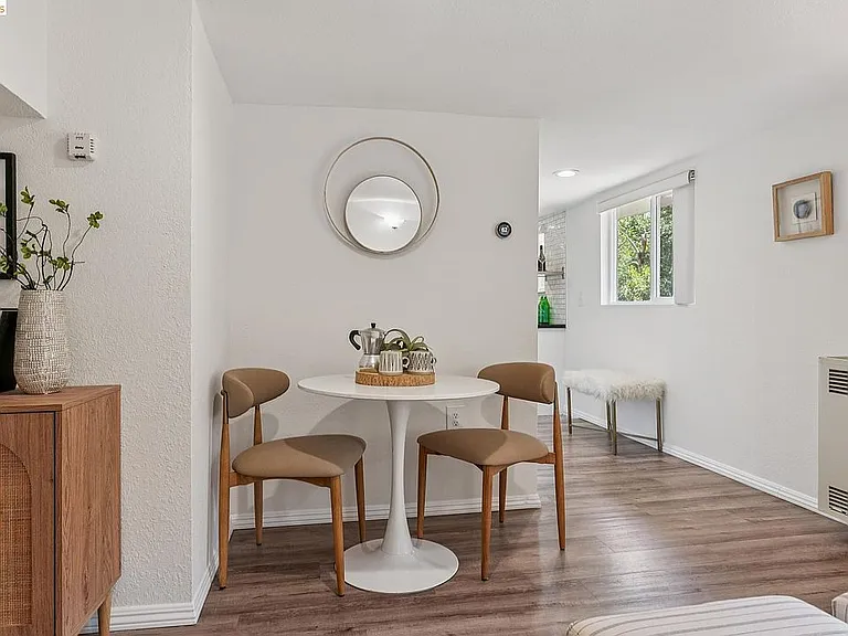 815 Portal Ave #B — Photo 3