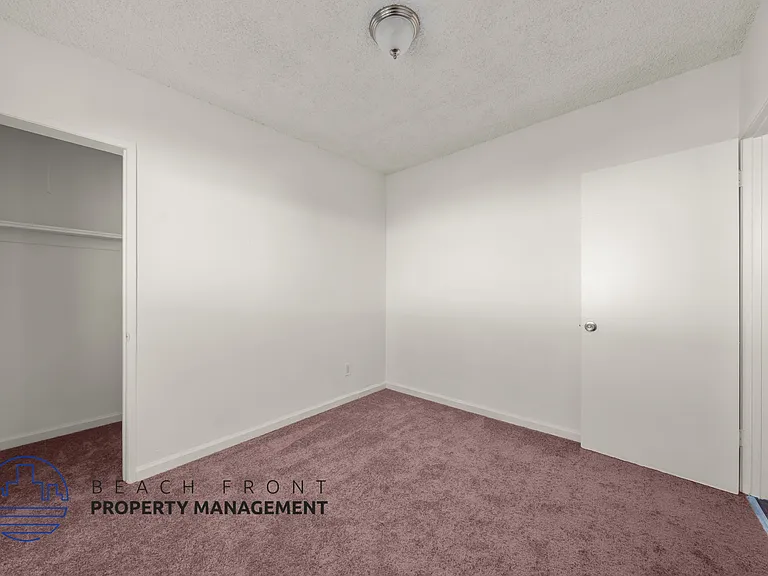 211 W G St — Photo 7