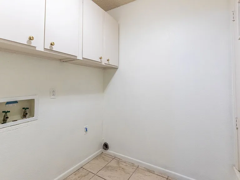 2601 Edgemont Dr — Photo 19