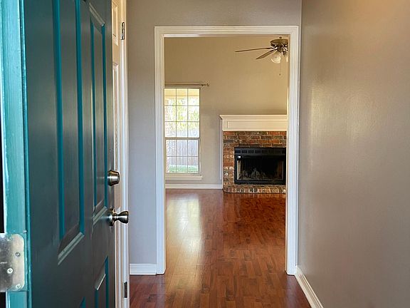 3rd image of 1432 Winchester Dr