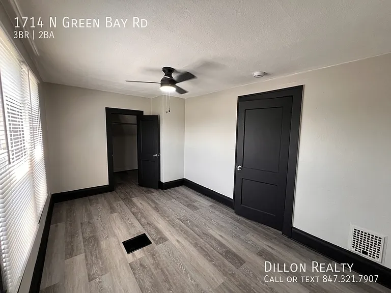 1714 N Green Bay Rd — Photo 10