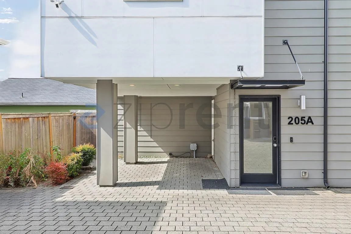 3 bed, 1400 sqft, $4,800 — Photo 1