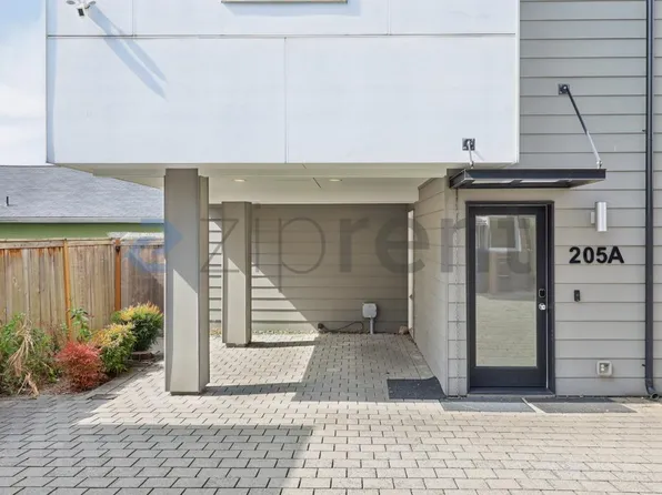 205 16th Ave #A, Seattle, WA 98122