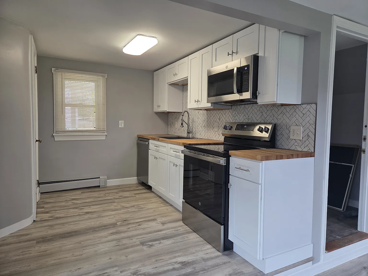 1 bed, 1.5 bath, 1000 sqft, $1,650 — Photo 2