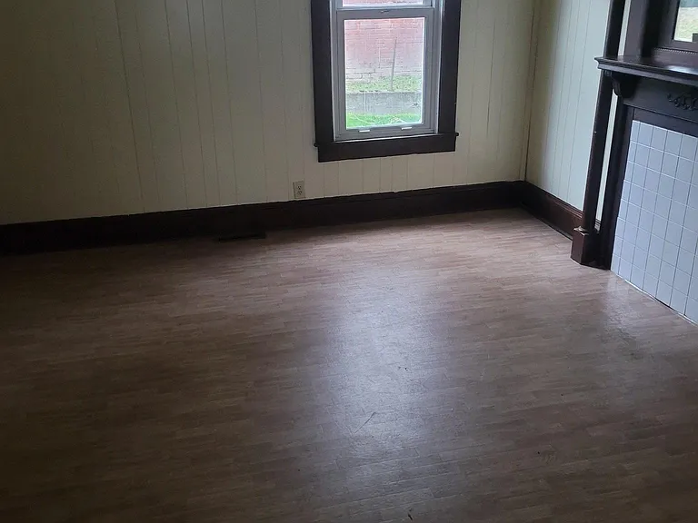 404 Broaddus Ave — Photo 6