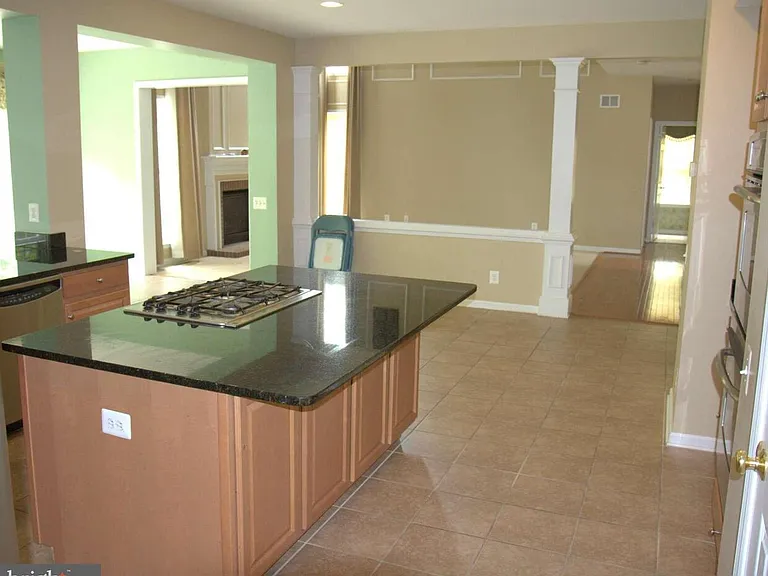 8828 Western Hemlock Way — Photo 3