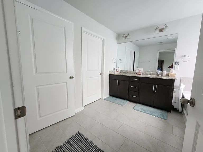 704 Riley Ln — Photo 10