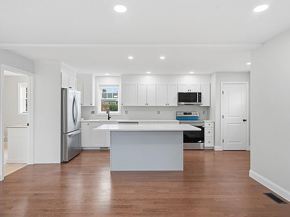 2nd image of 24 Daytona St