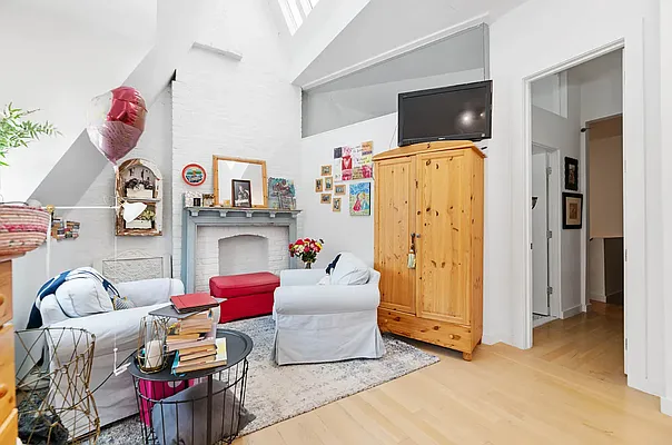 Rented by REAL New York | media 24