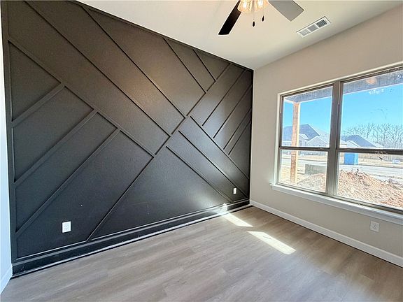 5th image of 2120 Porter St