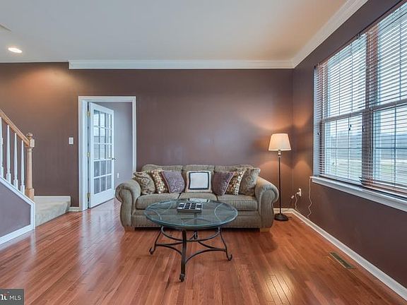 4th image of 100 Whitehorse Dr