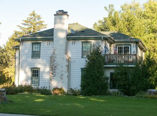 W379N5686 N Lake Rd APT 4, Oconomowoc, WI 53066