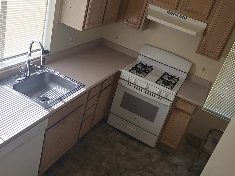 726 S Skyline Way #B — Photo 4