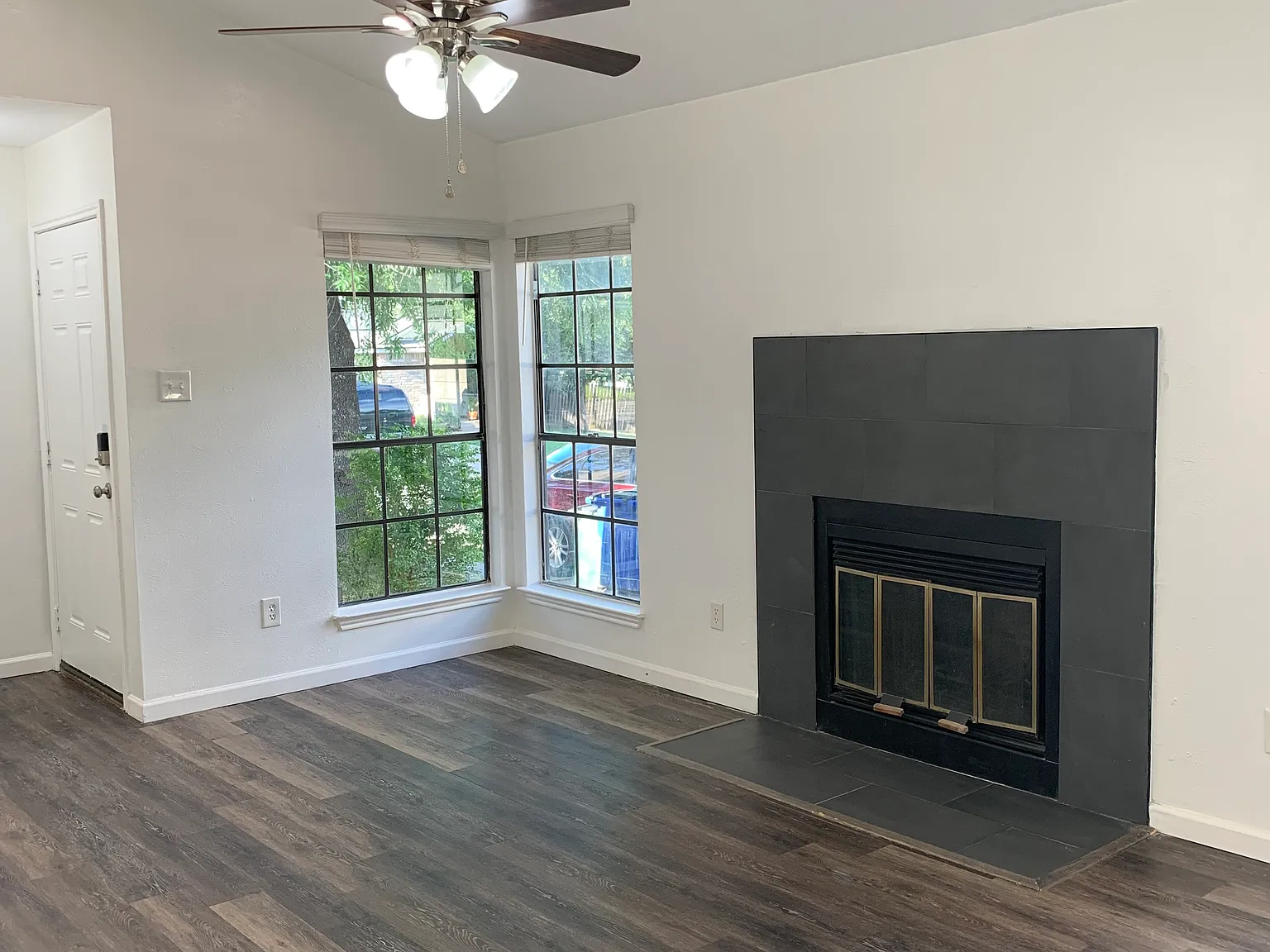 3 bed, 1218 sqft, $2,300 — Photo 4