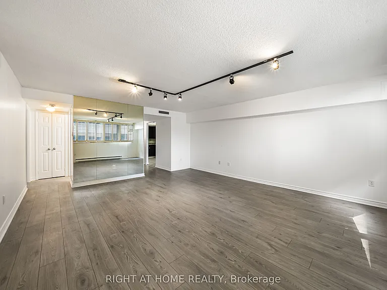 360 Bloor St E #411 — Photo 15