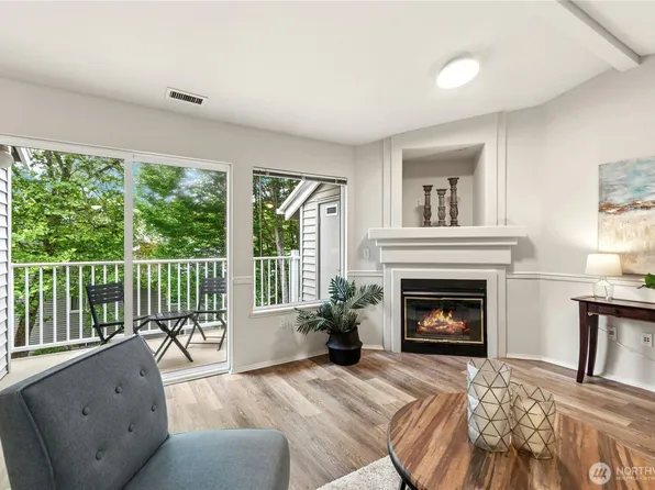 25235 SE Klahanie Boulevard #E305, Sammamish, WA 98029