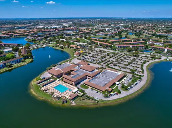 400 SW 134th Way, Hollywood, FL