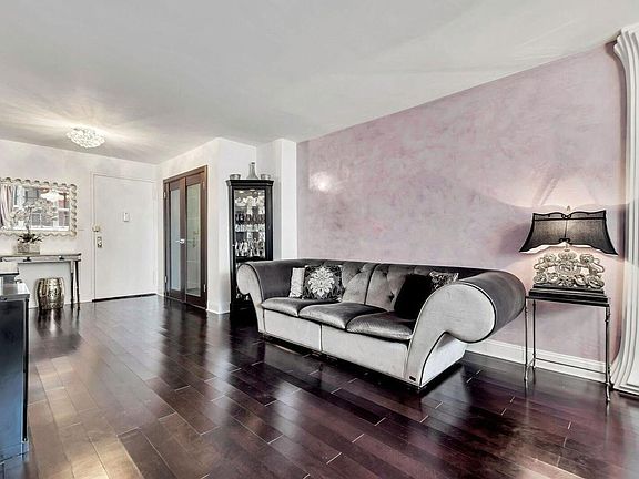 4th image of 520 E 72nd St APT 10D