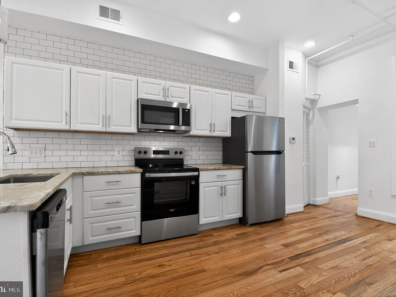 1 bed, 1.5 bath, 750 sqft, $2,100 — Photo 4