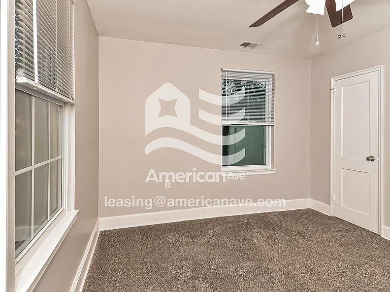 5111_012_wm_-_bedroom_13383227.jpg