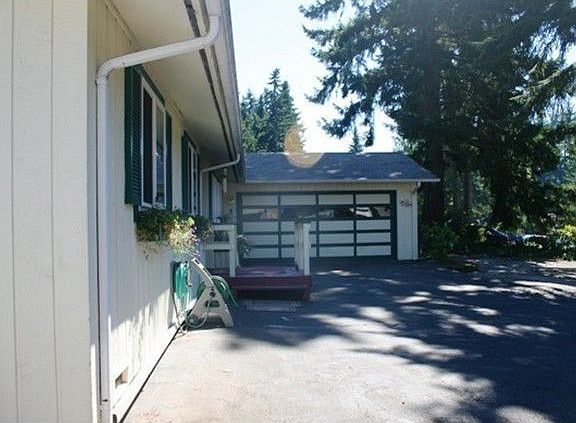 3rd image of 3661 Briarwood Dr SE