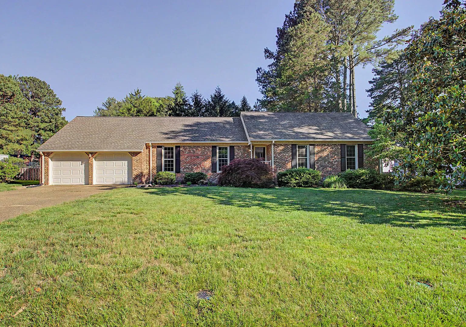 Woodlake Crossing-3bed with FROG — Photo 1