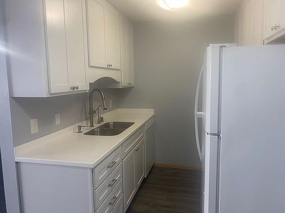 3rd image of 2446 Aldrich Ave S APT 208