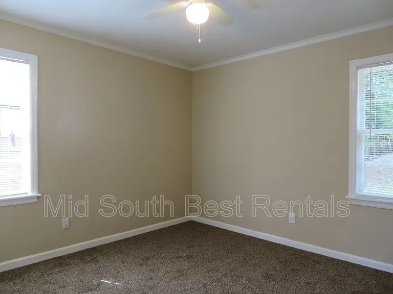 3581 Hallbrook St — Photo 4