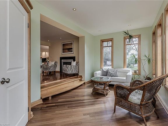 3rd image of 707 Ross St