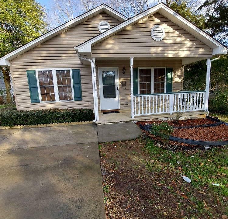 Front view of the home.