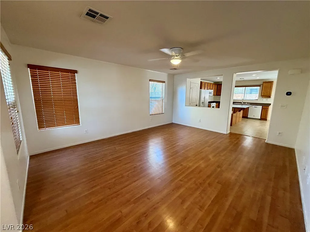 3 bed, 2.5 bath, 1751 sqft, $1,870 — Photo 4