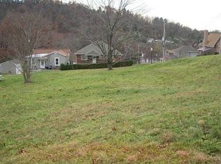 805 Hissam St, Jeannette, PA 15644