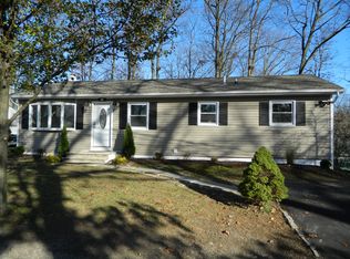 51 Tufts Trl, Hopatcong, NJ 07843
