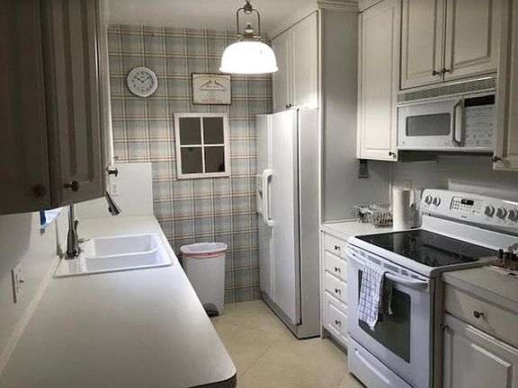 4th image of 215 Camilo Ave