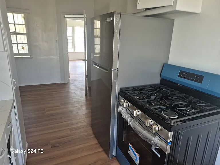 136 N Mariposa Ave #1 — Photo 4