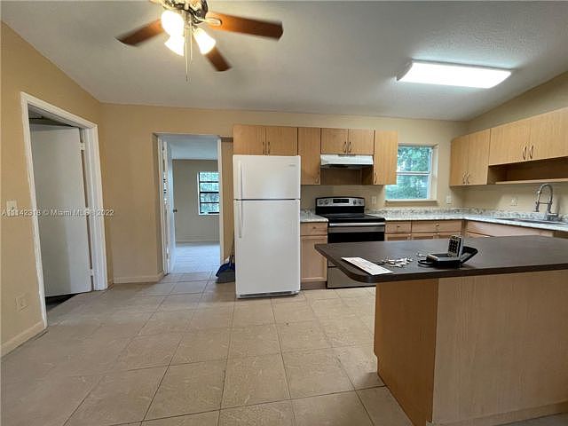 1st image of 1525 NW 18th Ct #1525