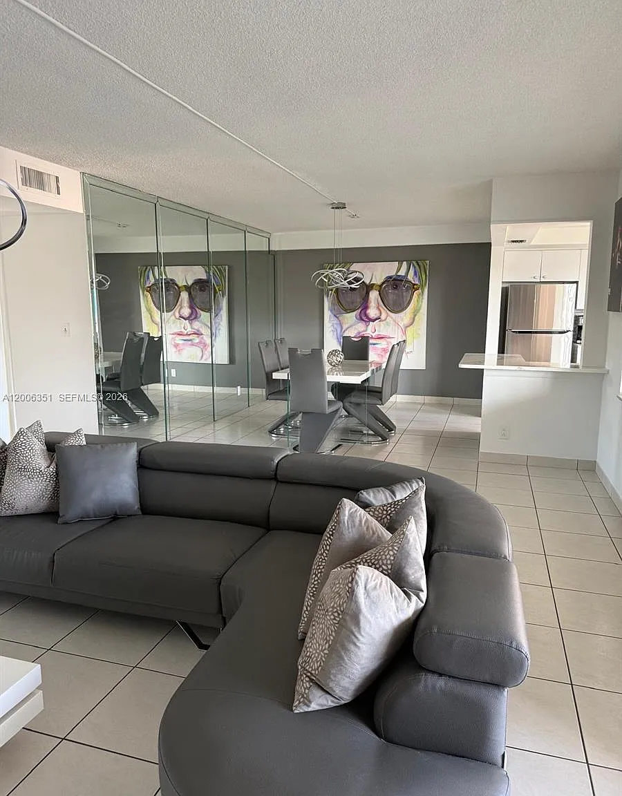 Eldorado Plaza West Condo — Photo 1