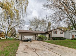 736 E Briar Ln, Green Bay, WI 54301