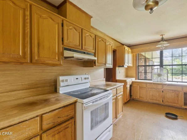 305 Wisconsin Ave, Lynn Haven, FL 32444