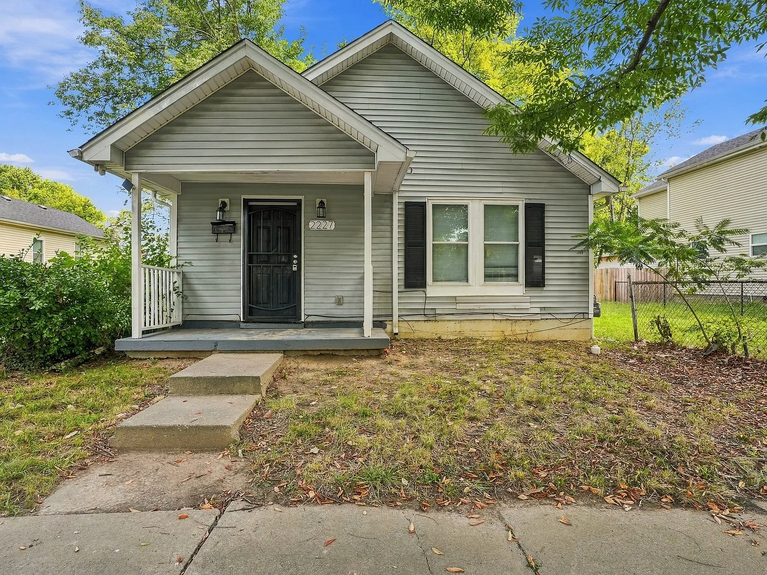 3 bed, 984 sqft, $1,350 — Photo 2