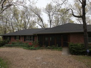 2645 E Wildwood Rd, Springfield, MO 65804